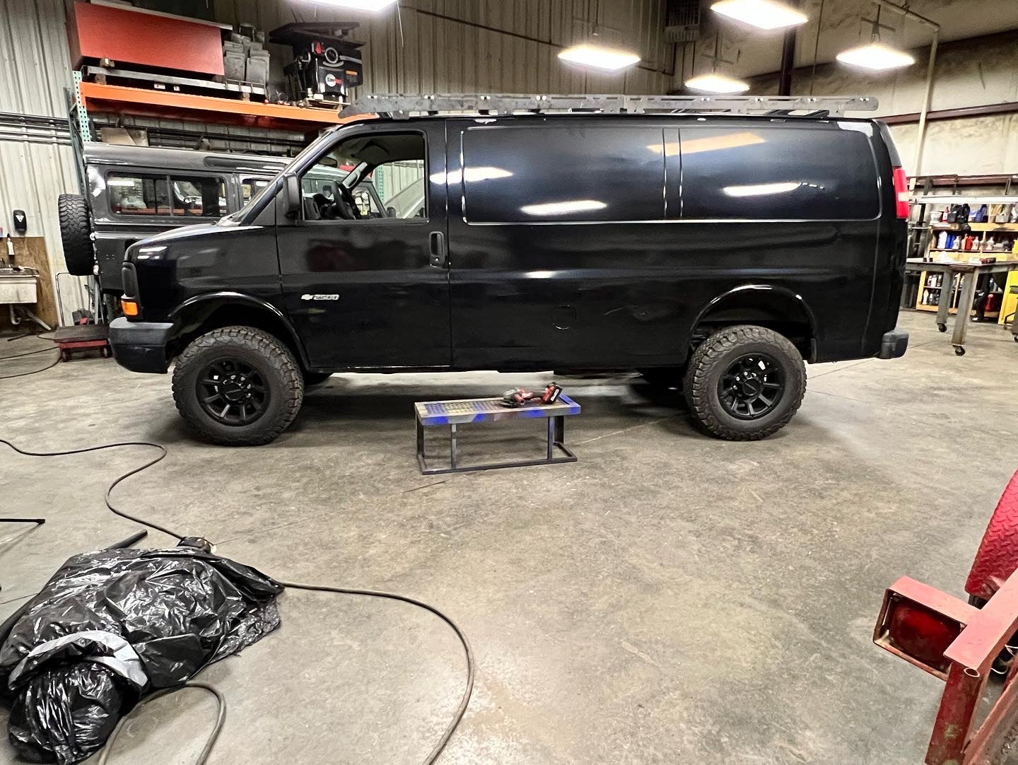 Chevrolet express van Low-Profile Roof Rack